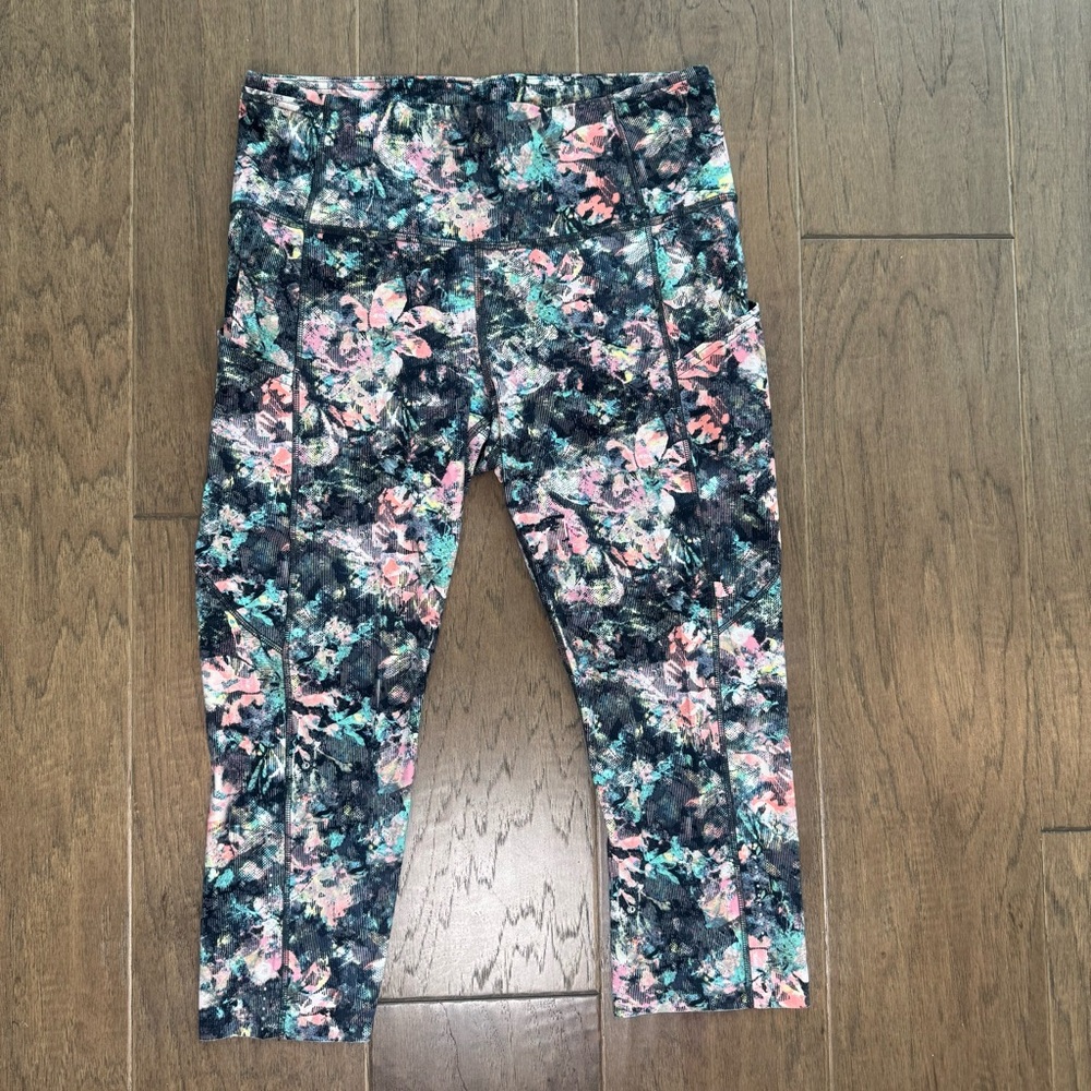 Lululemon Multicolor Floral Leggings Cropped ⭐️Host Pick!⭐️